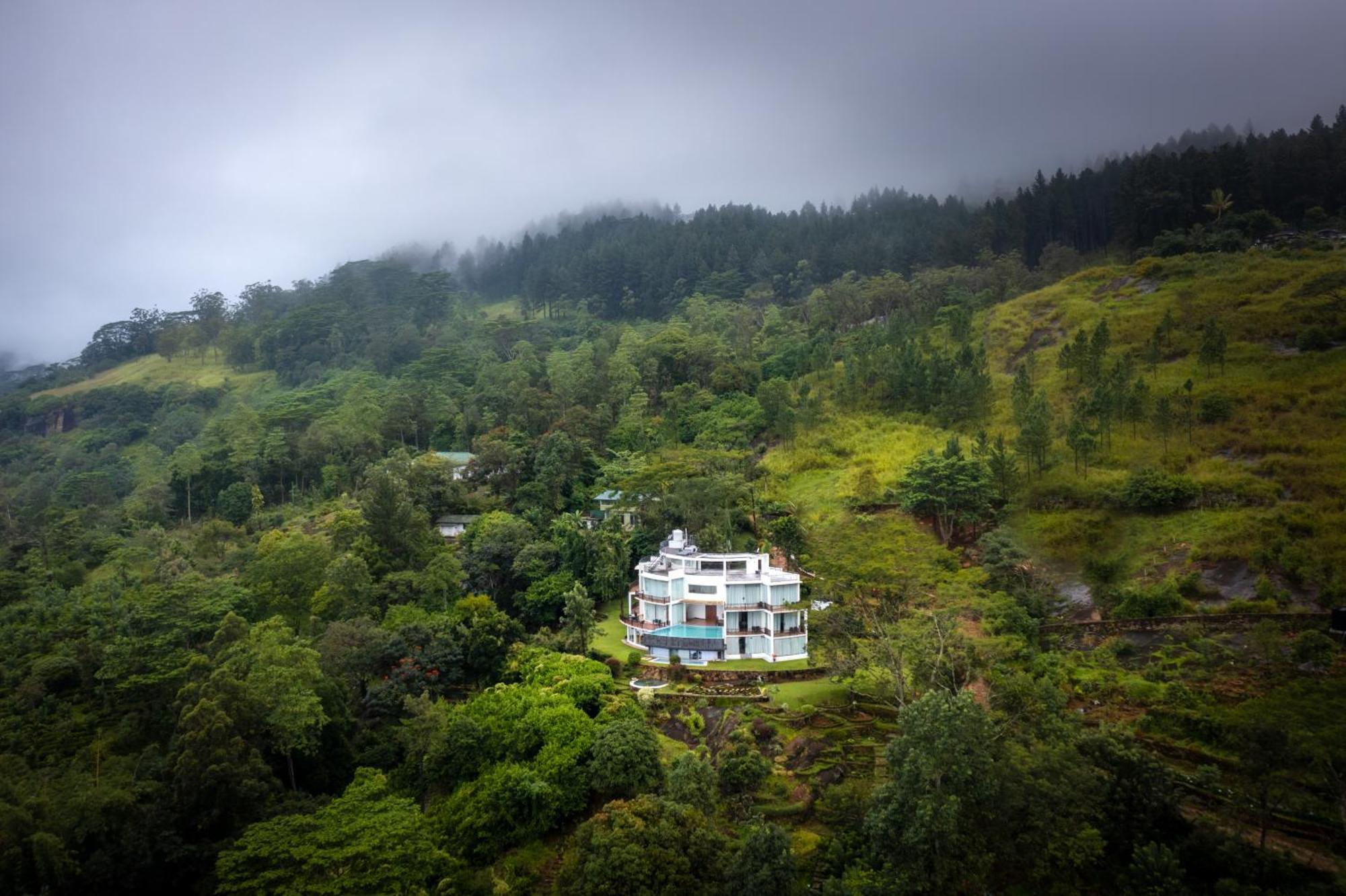 Villa Vajrapani Канди Екстериор снимка
