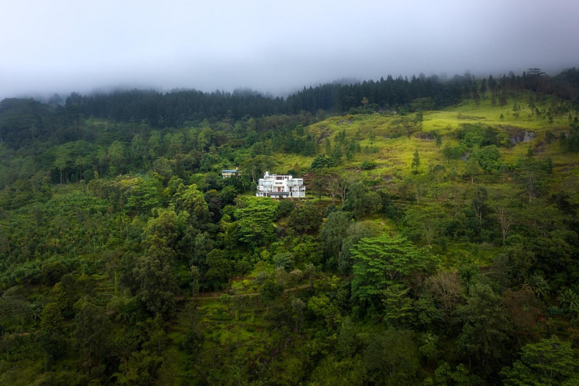 Villa Vajrapani Канди Екстериор снимка