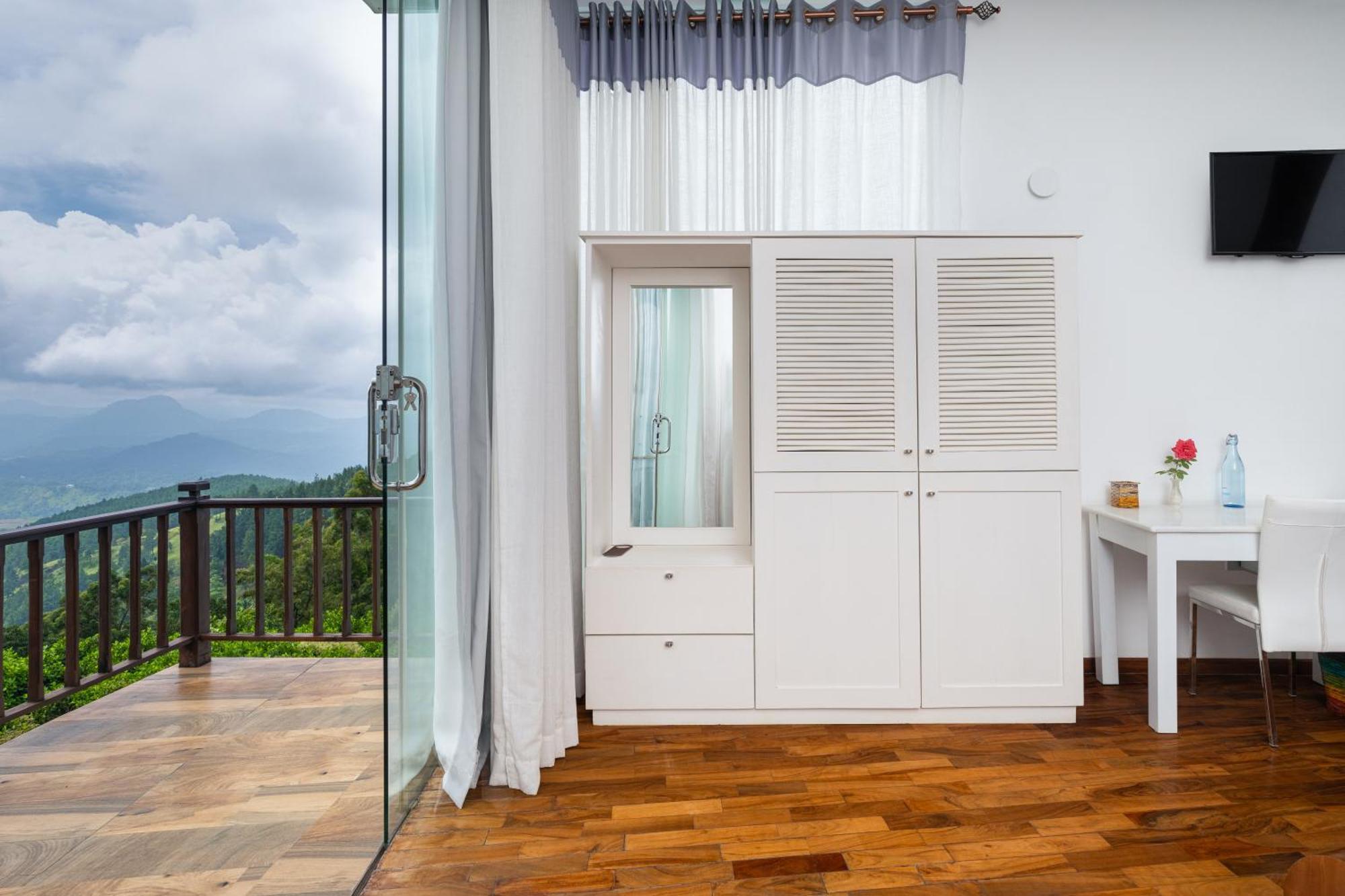 Villa Vajrapani Канди Екстериор снимка
