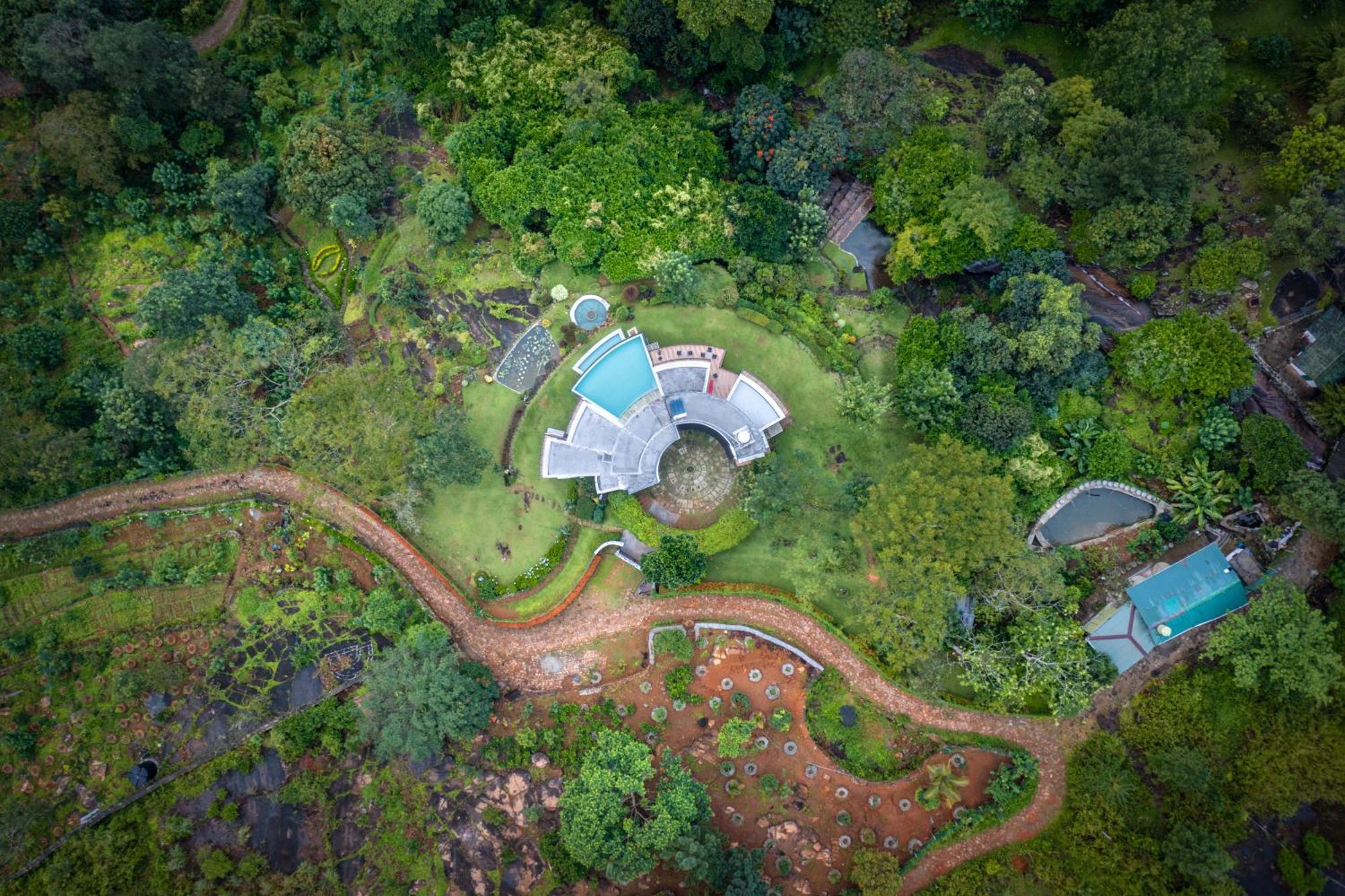 Villa Vajrapani Канди Екстериор снимка