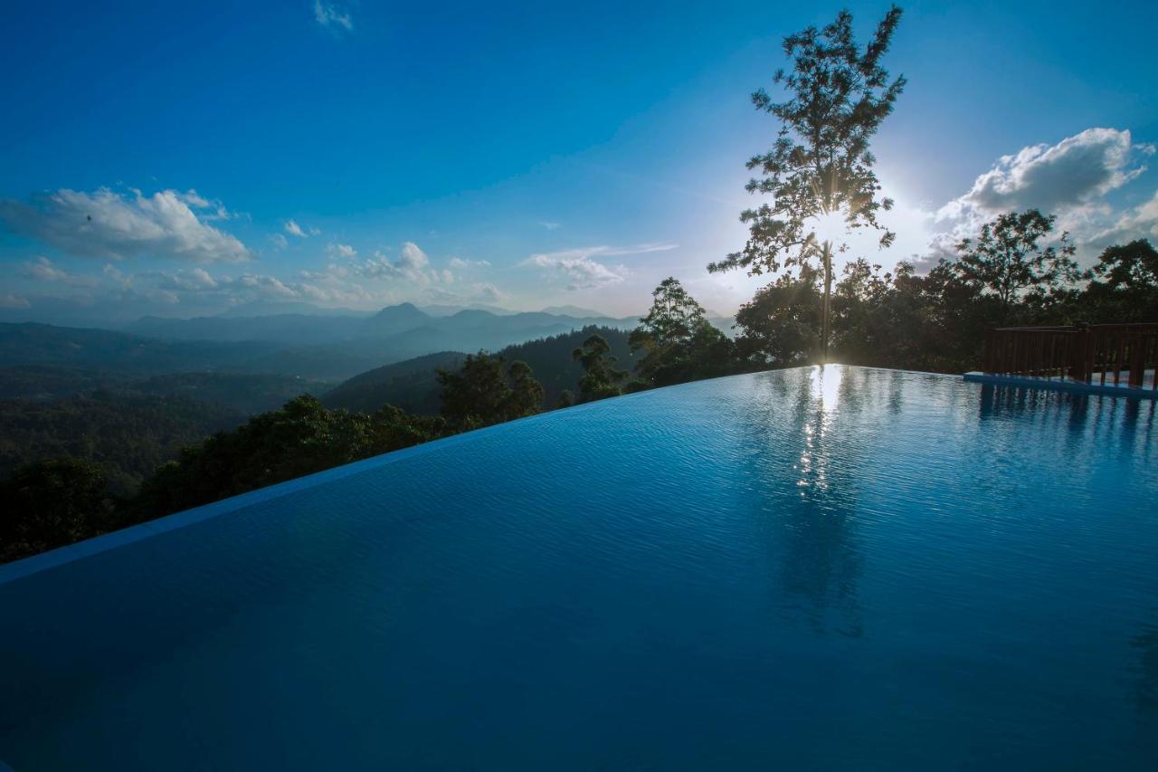 Villa Vajrapani Канди Екстериор снимка